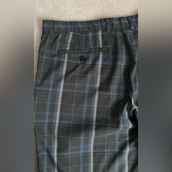 Greg Norman golf shorts - Picture 3 of 7